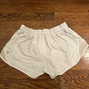 Lululemon Hotty Hot Shorts 2.5”